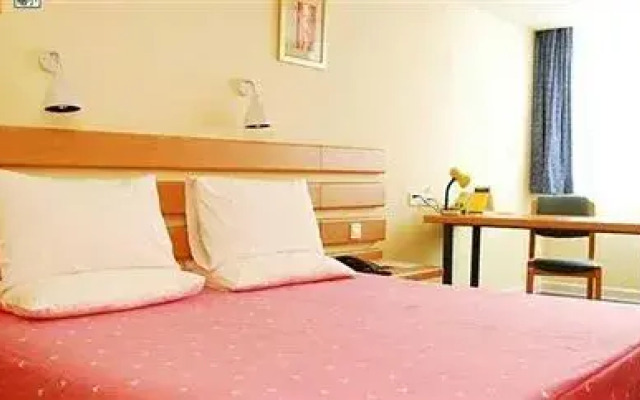 Home Inn Dandong Street