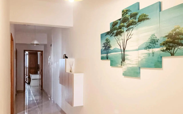 XL Central Home - Sleeps 10 people
