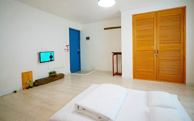 Jeonju Hyangkyo Cheotjip Pension