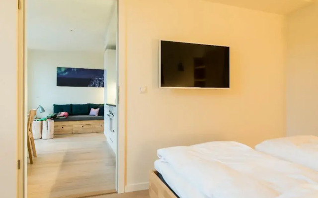 StayPlus Modern Apt Rooftop Terrace