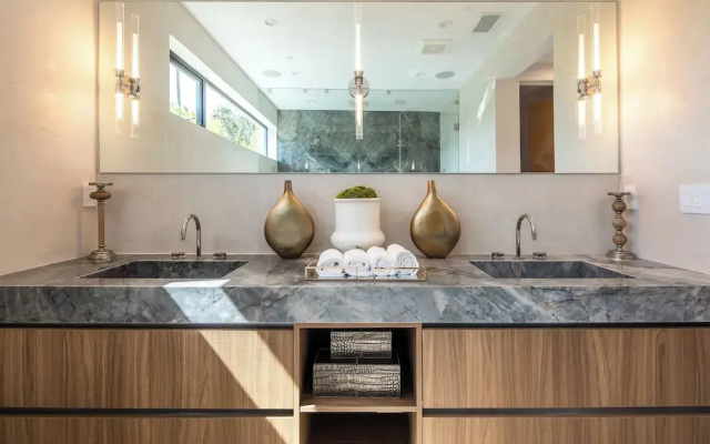 Elegant Melrose Home w Pool and Private Rooftop