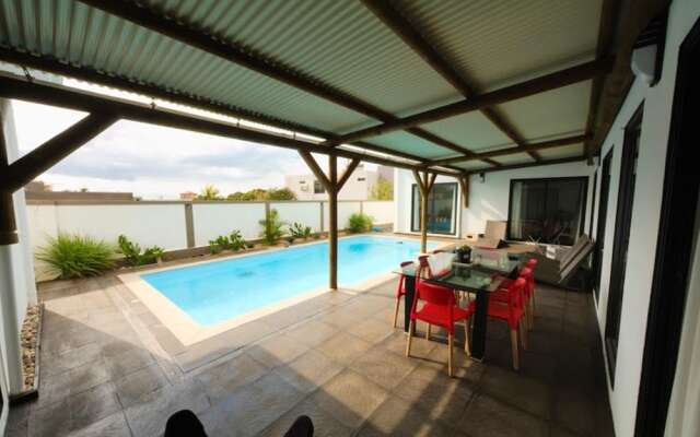 Villa with 4 Bedrooms in Pointe Aux Sables, Port Louis, with Private Pool, Enclosed Garden And Wifi - 800 M From the Beach