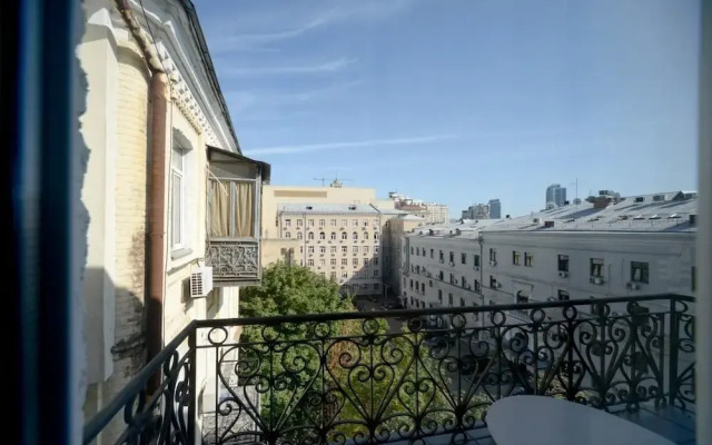 KievApts Pushkinskaya 10