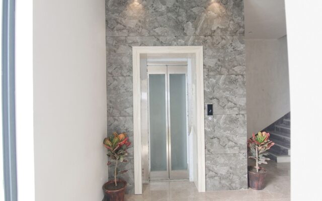Fabhotel Prime Royal Court