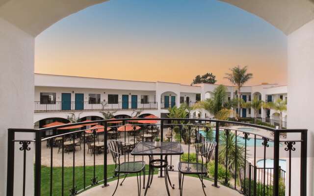 Oxford Suites Pismo Beach