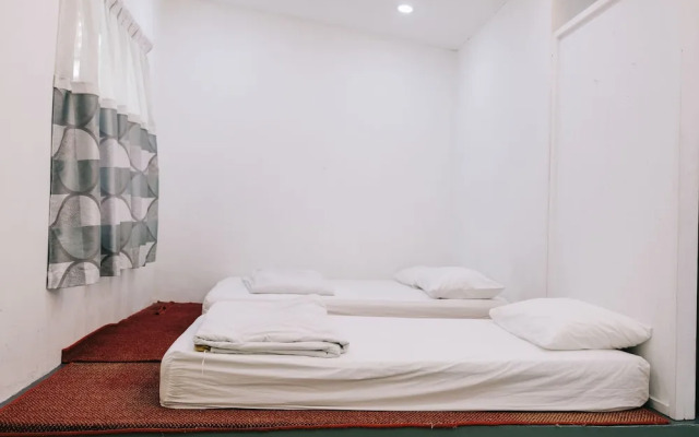 Camelia Homestay by ZUZU