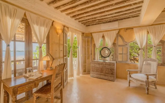 Amani House 5 Bedrooms Sleeps 10