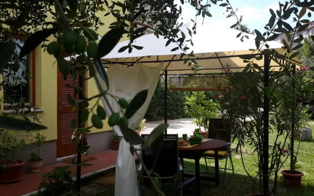 Studio with garden near the sea