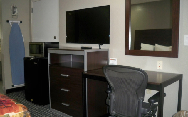 Scottish Inn & Suites