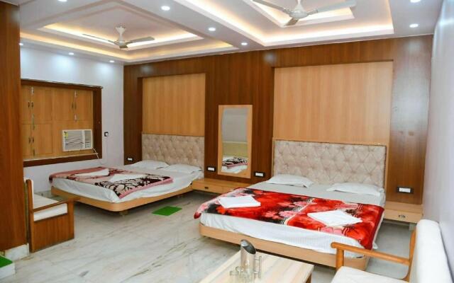 STAYMAKER Aditya Plaza