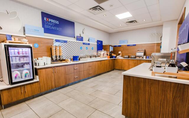 Holiday Inn Express & Suites West Edmonton - Mall Area, an IHG Hotel