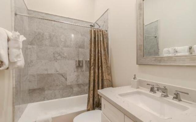 Luxury 3BR on Carondelet by Hosteeva