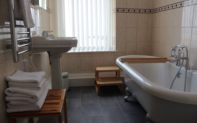 Ashley Hotel