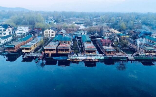 Meena Group houseboats