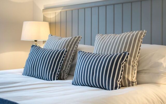 Una St. Ives
