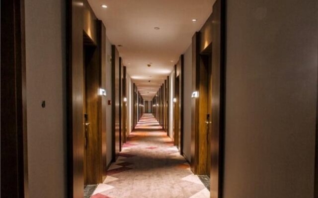 Borrman Hotel Qianjiang Lobster City