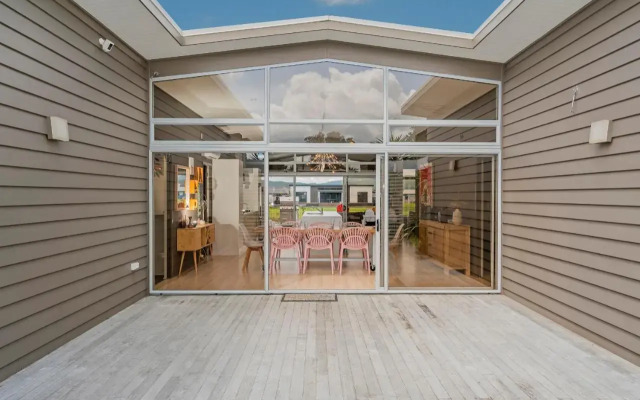 Sanctuary By The Water - Matarangi Holiday Home