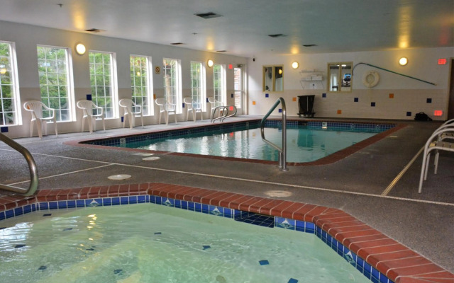 FairBridge Inn & Suites Dupont