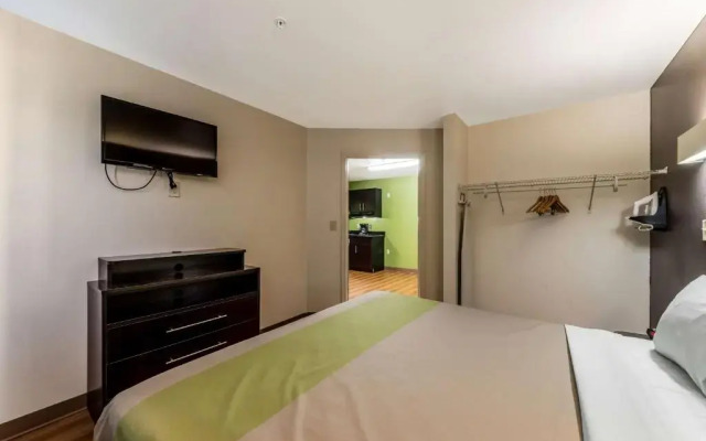Super 8 by Wyndham Kenedy