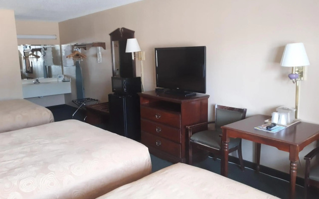 Angel Inn Near IMAX, a Travelodge by Wyndham