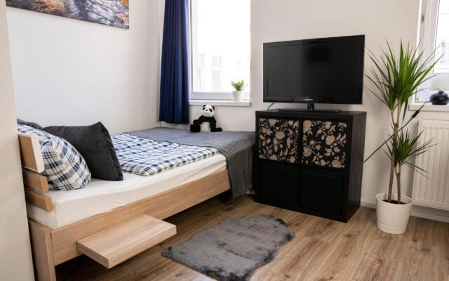FULL HOUSE Studios - Blue Apartment - NETFLIX, WiFi inkl