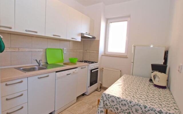Apartment 1077