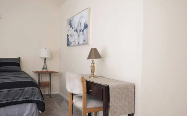 Rock Bluff Retreat - Home for 6!