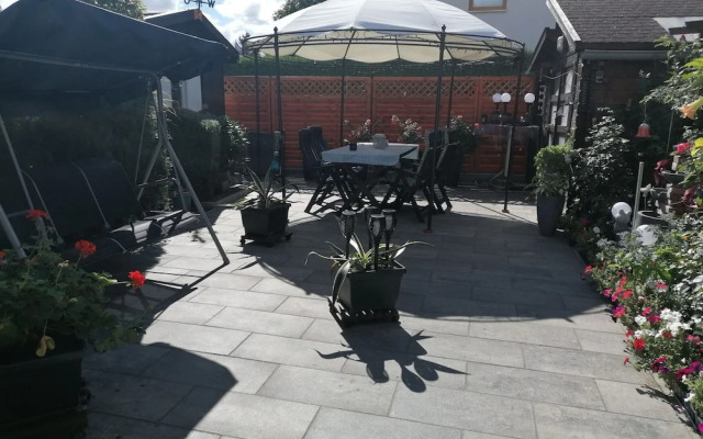 Apartment With Parasol in Sudstadt