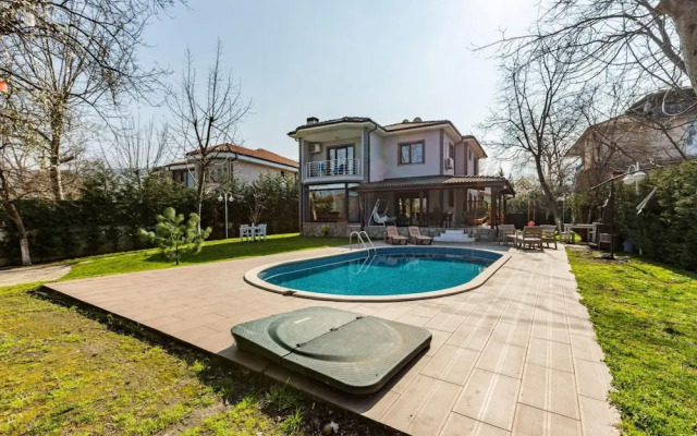 Duplex Villa With Pool and Garden in Sapanca