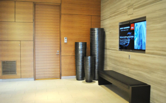 Livingsuites Toronto - Front & John
