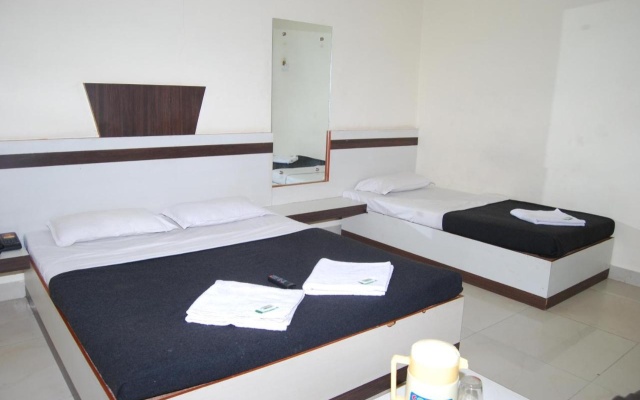 Hotel Laxmi Palace – Guest Rooms – Shirdi