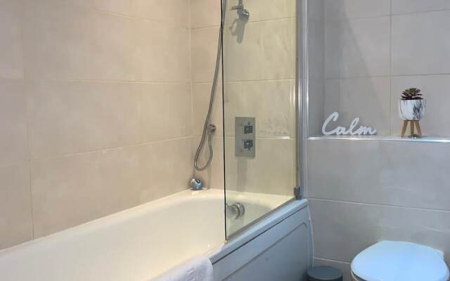 Unique & Stylish 2 Bed Apartment