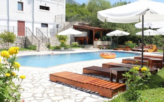 Villa Oasis with swimming pool