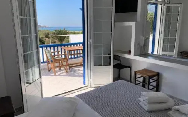 Deep Blue Rooms & Apartments