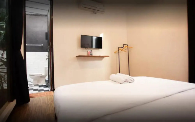 Oyo 2135 Escotel Jalak Guest House
