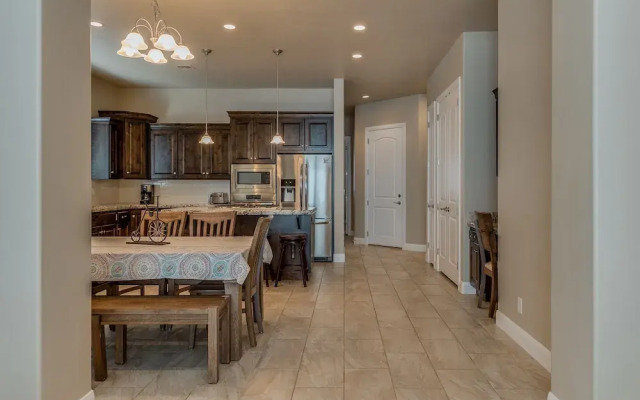 Zion's Point 3 Bedroom Apts by RedAwning