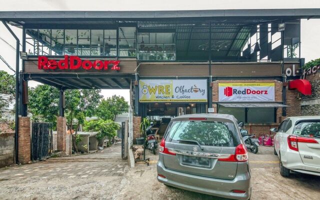 RedDoorz Plus near Akademi Kepolisian Semarang 3