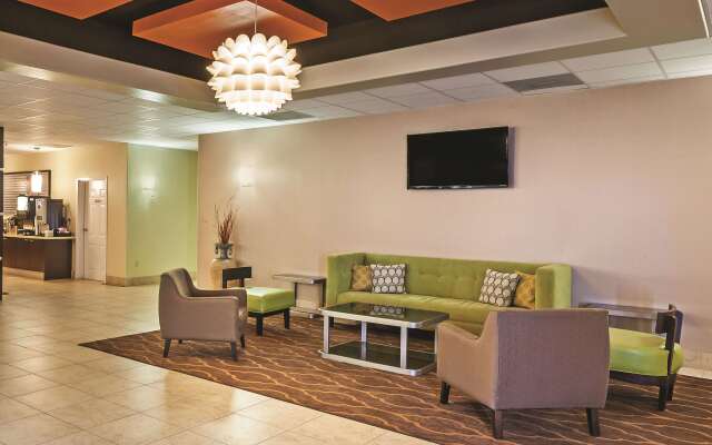 La Quinta Inn & Suites by Wyndham Angleton