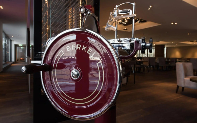 HOTEL illuster - Urban & Local