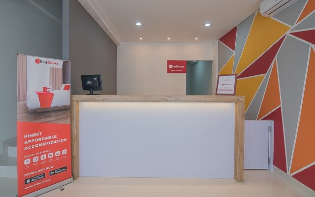 RedDoorz Apartment @ Sentul Tower