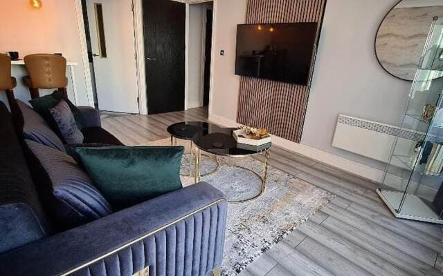 1 Bed Flat - Sleeps 2 - Jacuzzi - Parking - Wifi