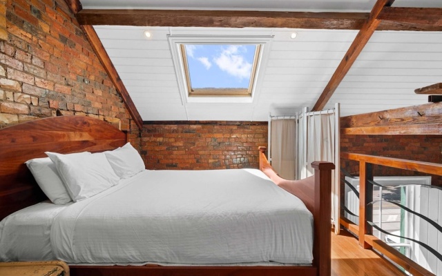 Vintage Loft Residence With Open-plan Mezzanine's – Guest Rooms – Melbourne