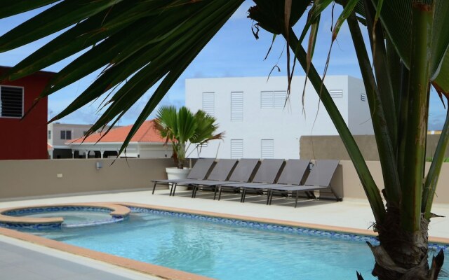 Modern Villa in Jan Thiel with Hot Tub
