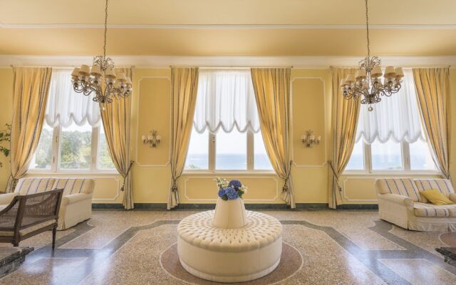 Grand Hotel Villa Parisi