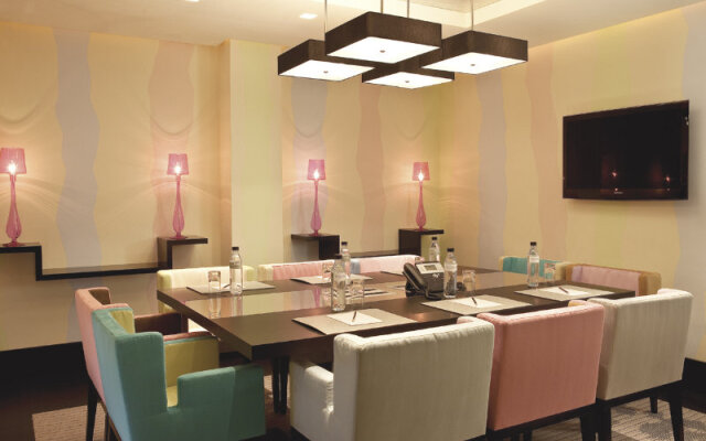 Le Wagram-Champs-Elysées