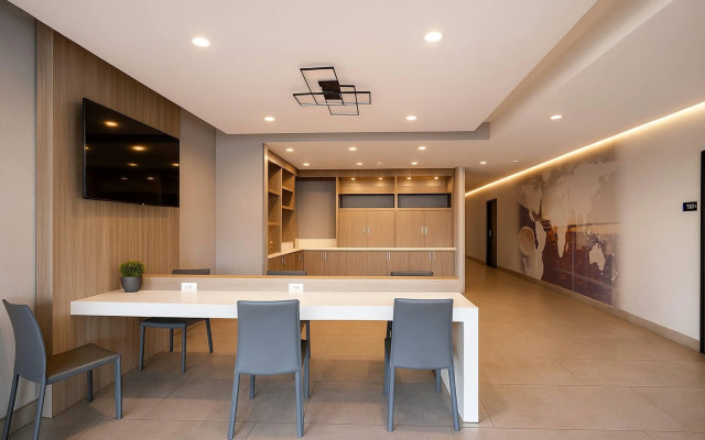 Travelodge by Wyndham LAX