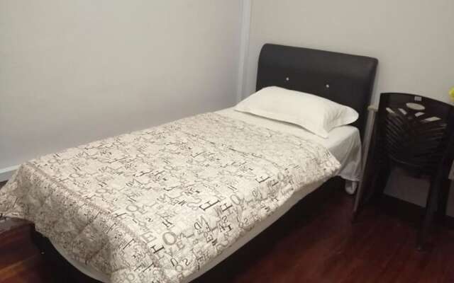 Single Room With Ac, Central Accomodation