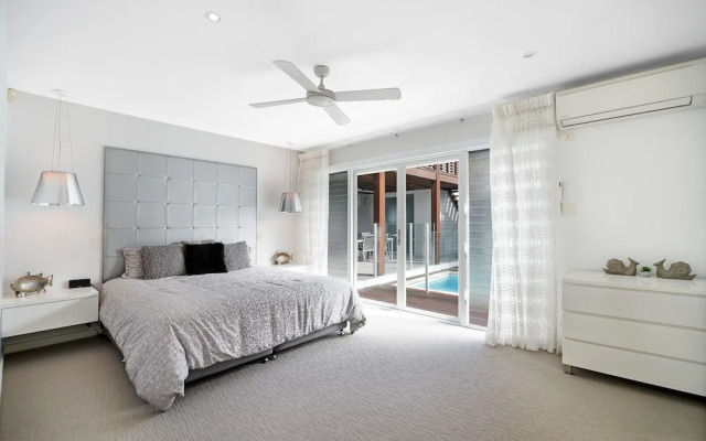 Sea Splash 75 Lorikeet Drive