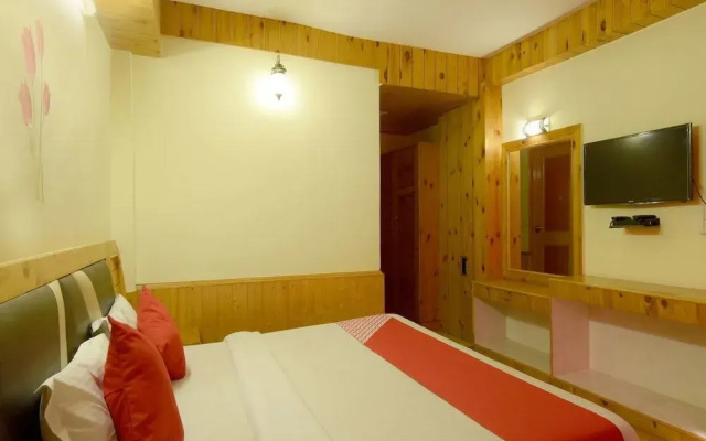 Maa Charan Residency by OYO Rooms