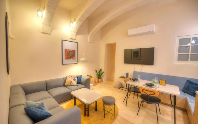 136 - Stylish & traditional 1 bedroom apartment